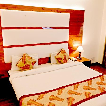 Royal Jardin Whistling Pines Resort Shimla Esterno foto