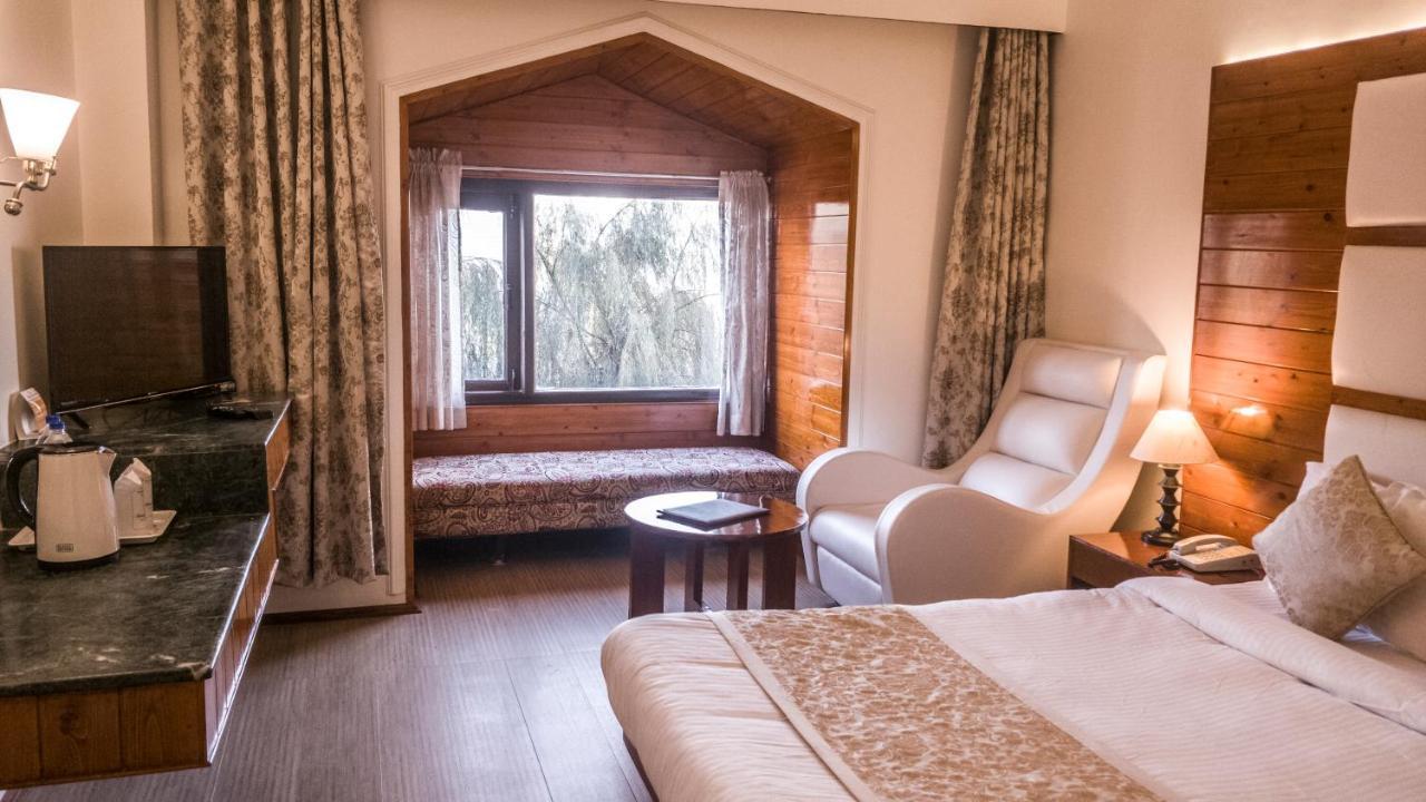 Royal Jardin Whistling Pines Resort Shimla Esterno foto