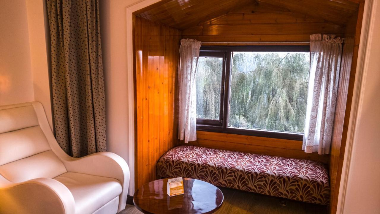 Royal Jardin Whistling Pines Resort Shimla Esterno foto