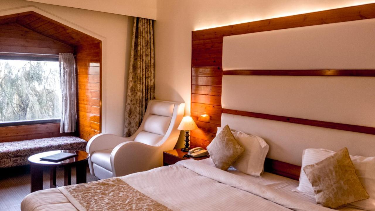 Royal Jardin Whistling Pines Resort Shimla Esterno foto